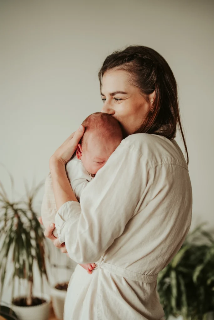 Newborn fotografie matka s dítětem Opava