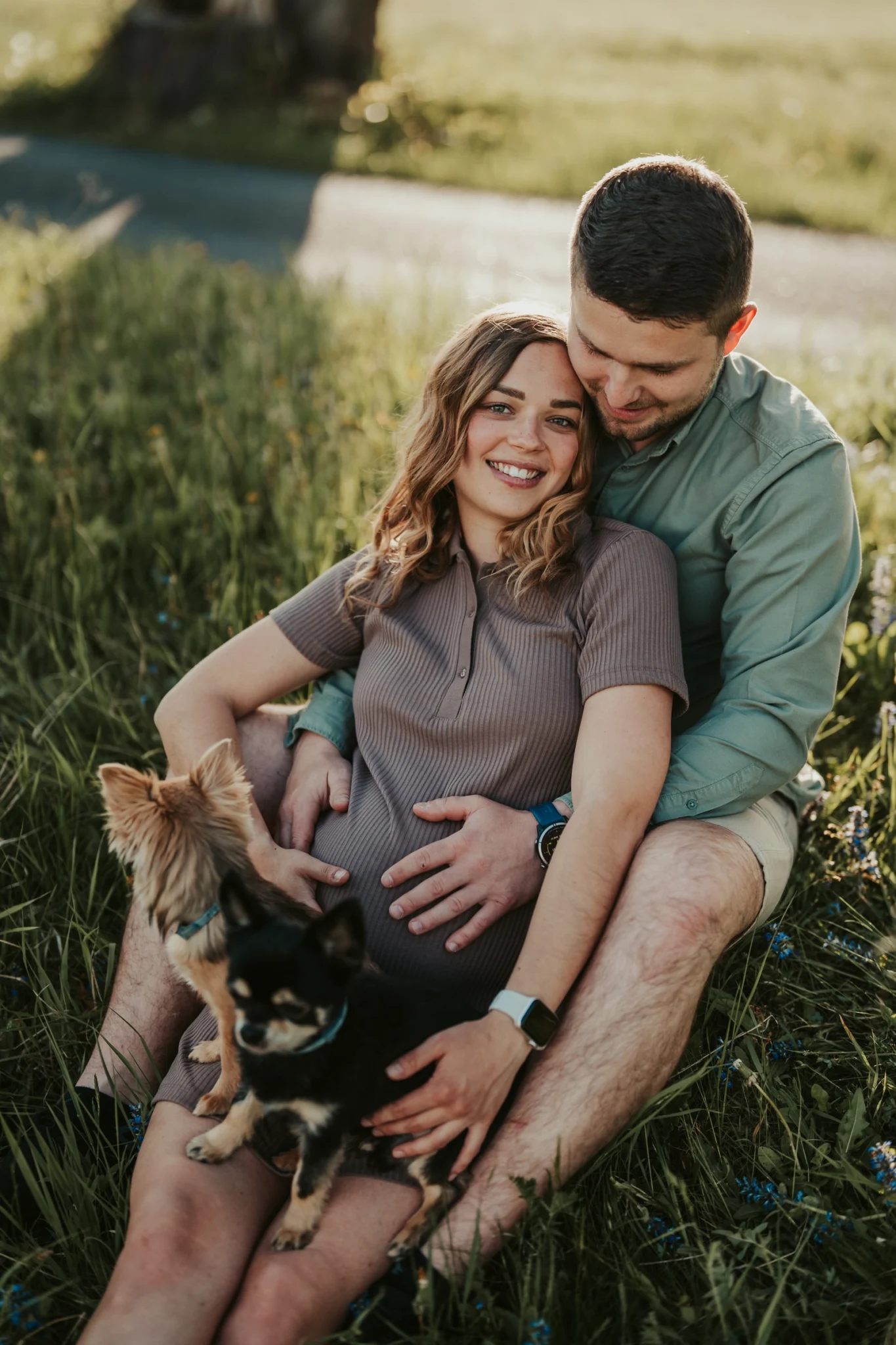 Těhotenská fotografie v přírodě s pejsky Ostrava