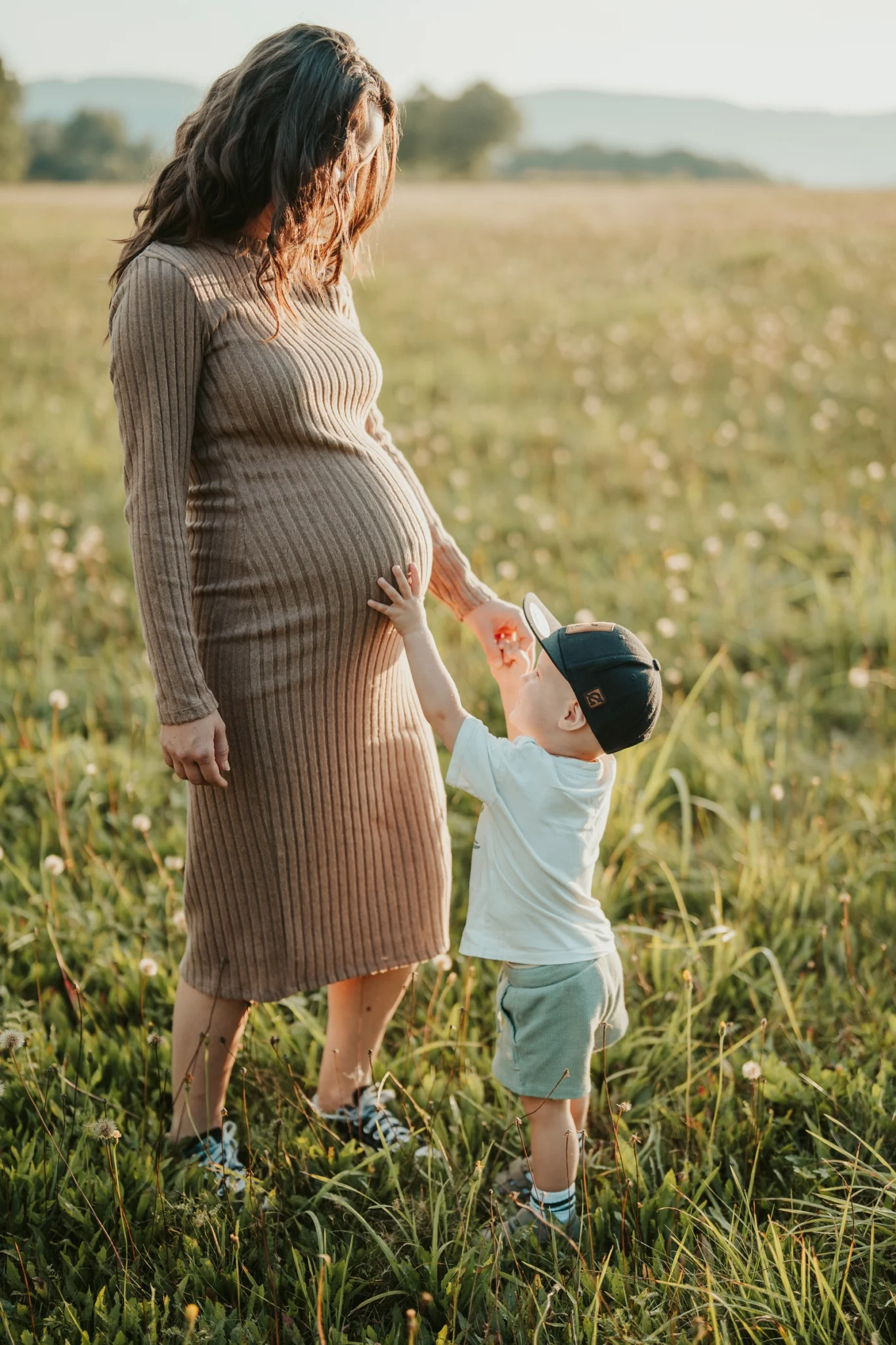 Tehotná maminka s dítětem Ostrava v přírodě